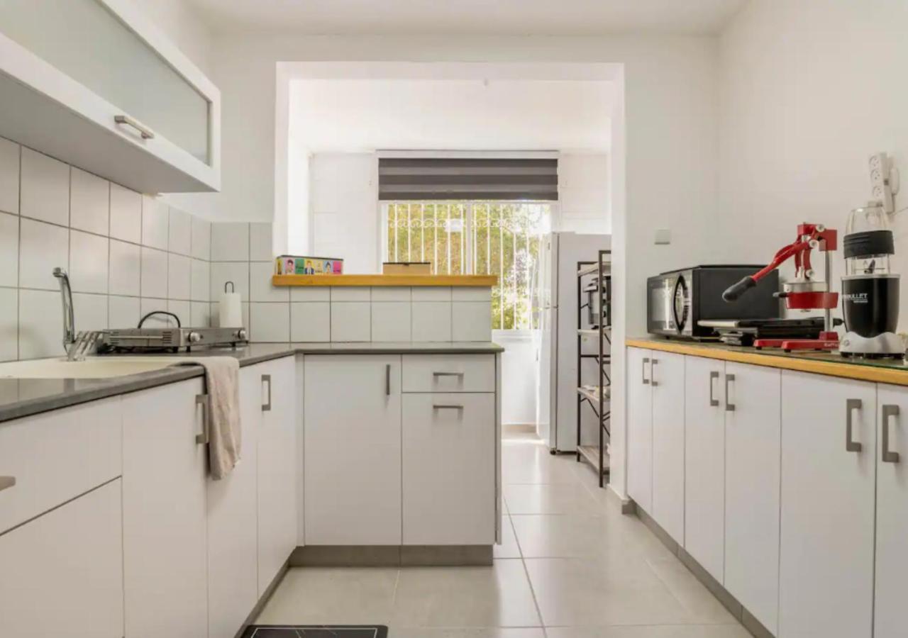 Central 1Br Oasis, Fast Fiber Wifi, Free Parking, Free Netflix With Shelter 海法 外观 照片